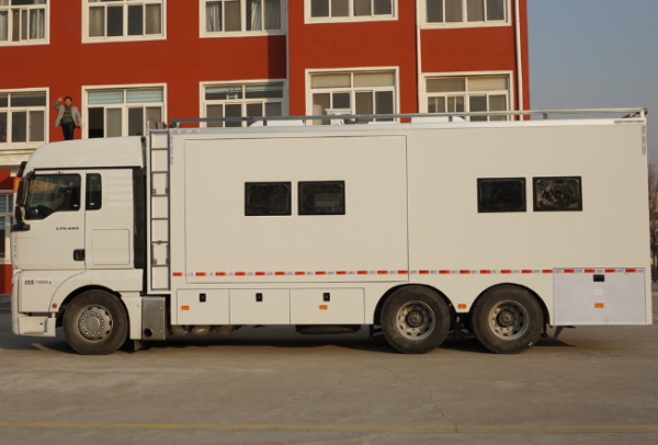 应急救援指挥车.png 应急救援指挥车.png